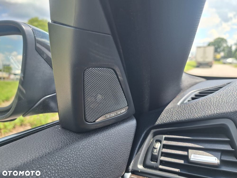 BMW Seria 5 528i xDrive Sport-Aut Luxury Line - 14