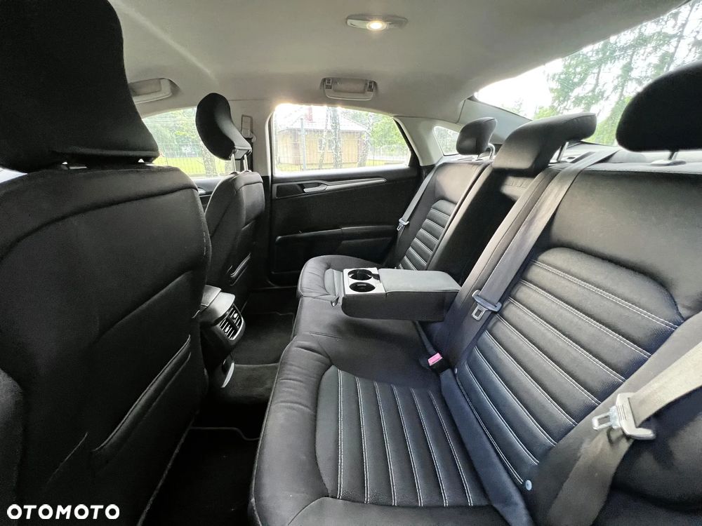 Ford Fusion - 8