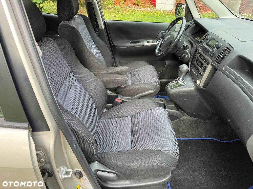 Toyota Corolla Verso - 18