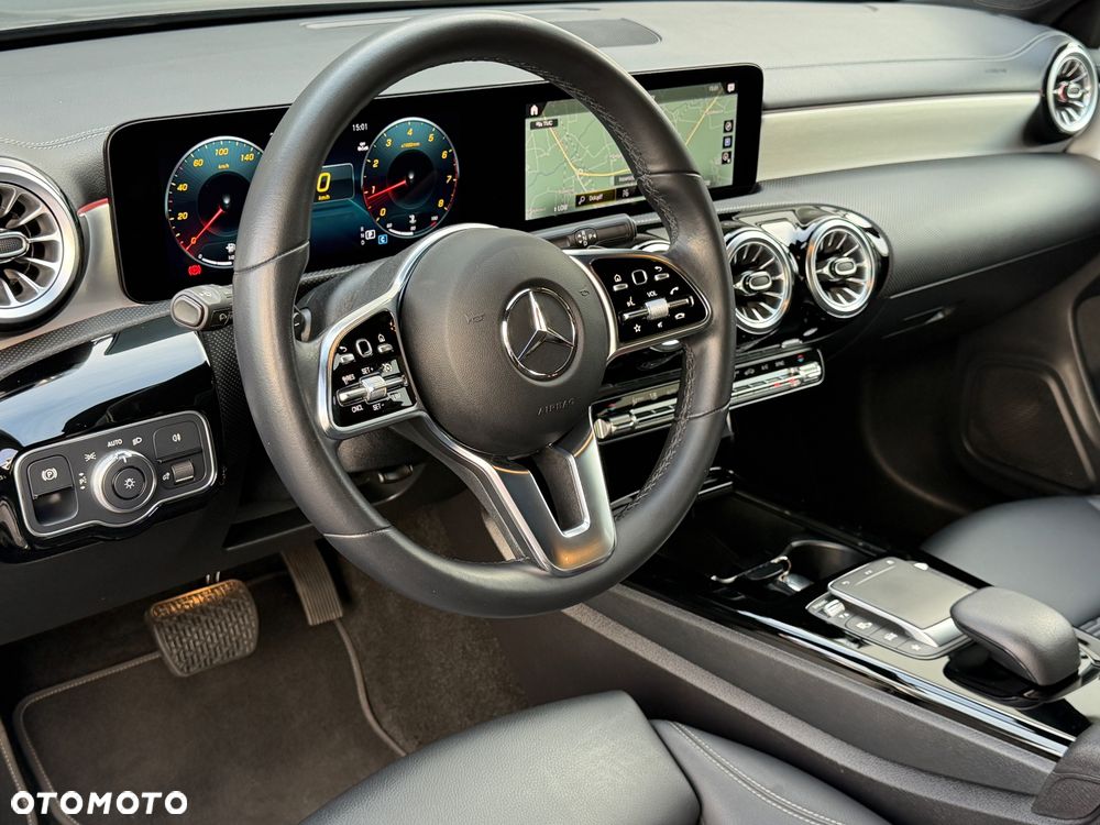 Mercedes-Benz CLA - 32