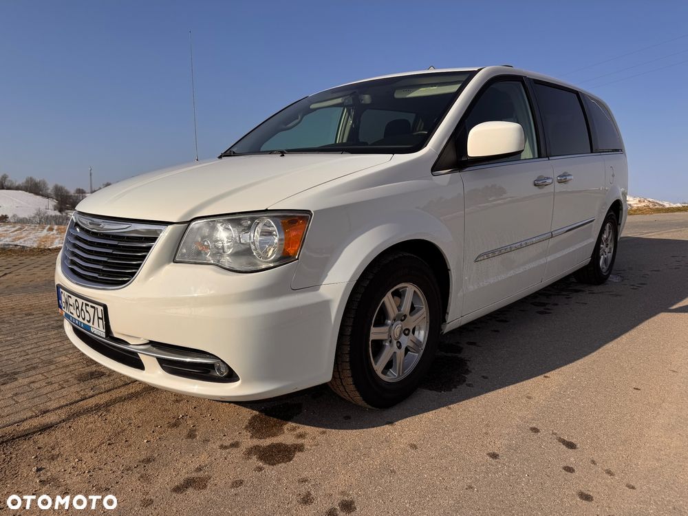 Chrysler Town & Country - 24