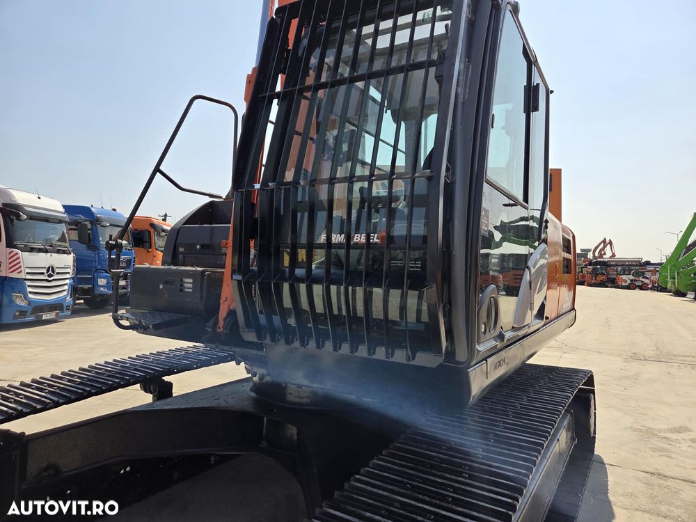 Hitachi SET BRATE LUNGI NOI 18m, cupa 0,9mc, 2019, 6.017h, gresare automata, latime 3,19m, 3 pompe hidr Hitachi, camera spate, camera laterala, consum mediu 13l/h, motor Isuzu 190CP, JAPONIA, doar 377h deplasare lant 80% ok, leasing 3 ani-PROMOTIE 131.900Eur - 25