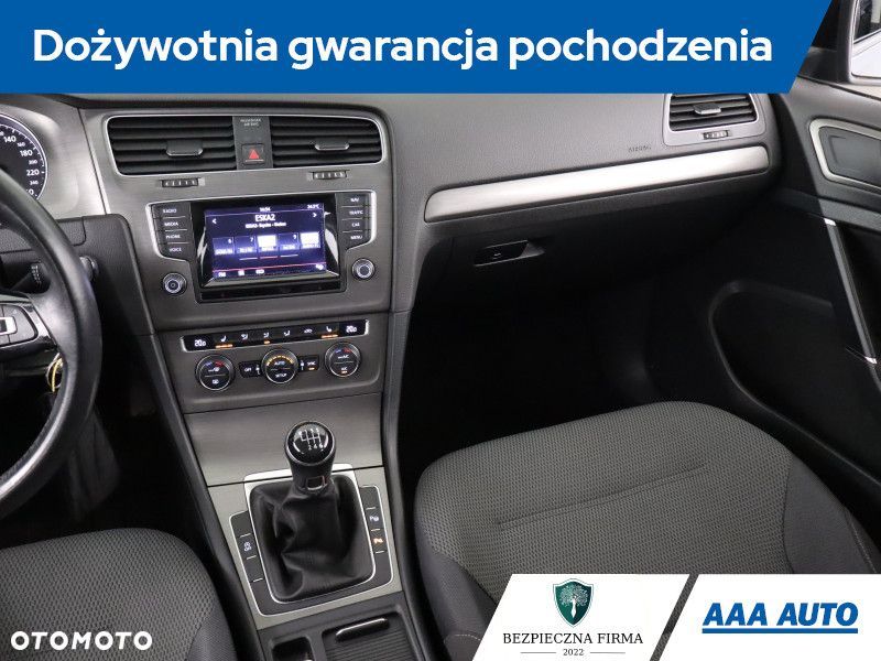 Volkswagen Golf - 10