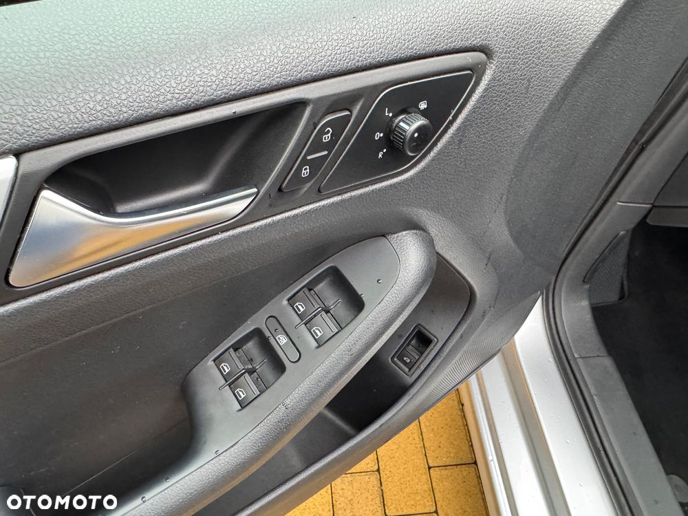 Volkswagen Jetta - 33