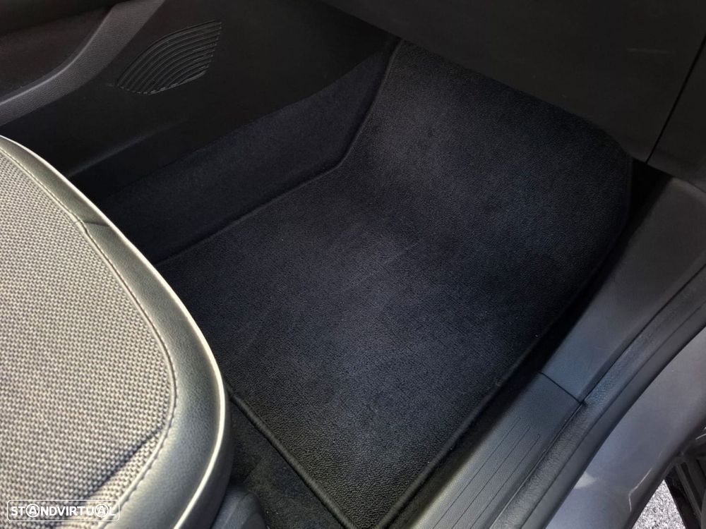 Renault Captur 1.0 TCe Techno Bi-Fuel - 29