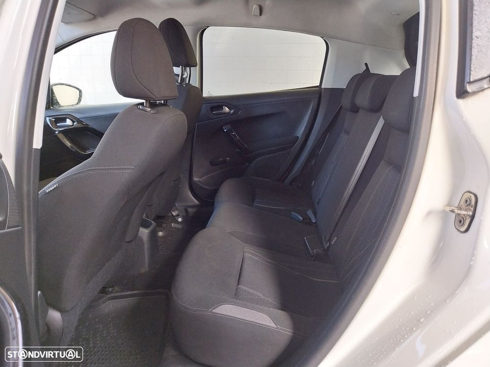 Peugeot 208 1.2 VTi Access - 4