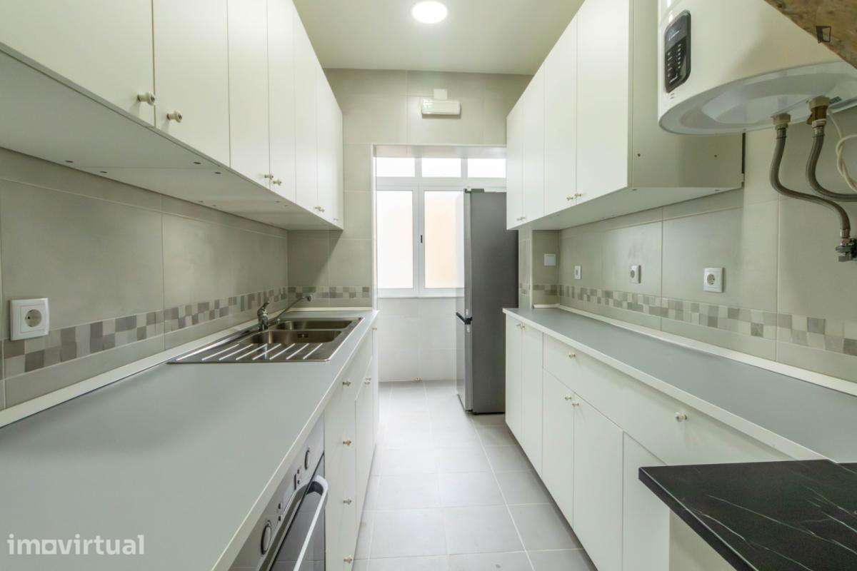 Quarto - localizado em Amadora Lisbon - Grande imagem: 3/8