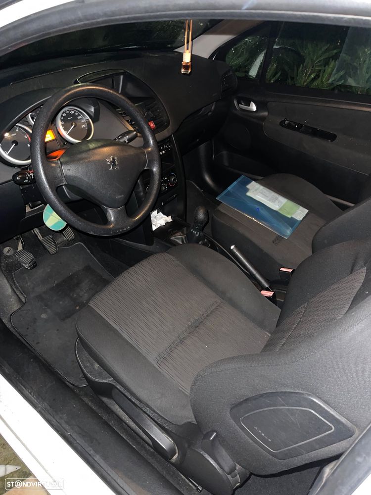 Peugeot 207 - 4