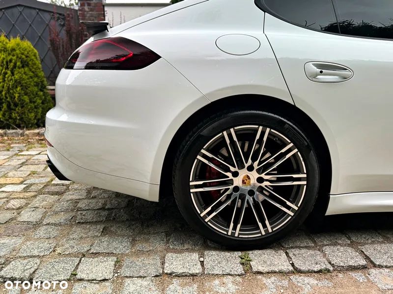 Porsche Panamera GTS PDK - 32