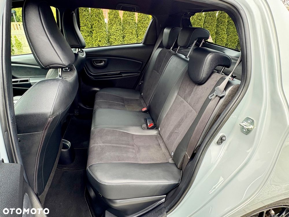 Toyota Yaris Hybrid 100 GR Sport - 11