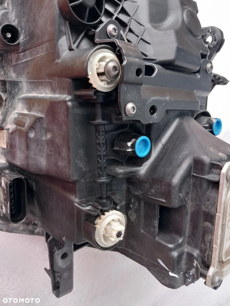Lampa VOLVO V60 S60 przód/przednia prawa OE AECY6 - 11
