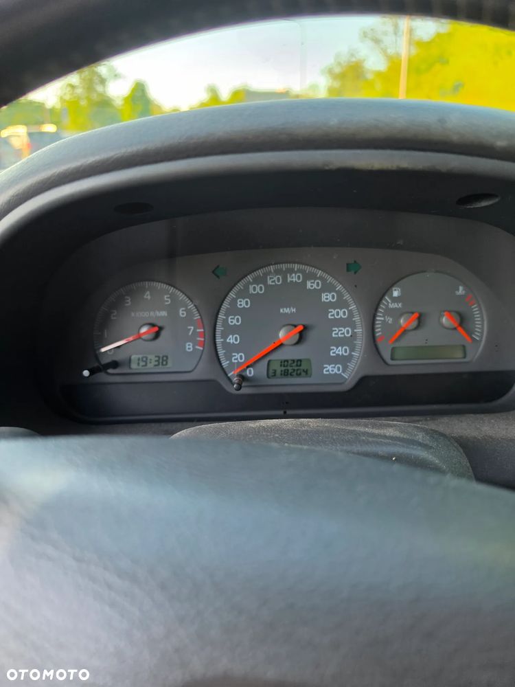 Volvo V40 1.8 - 9