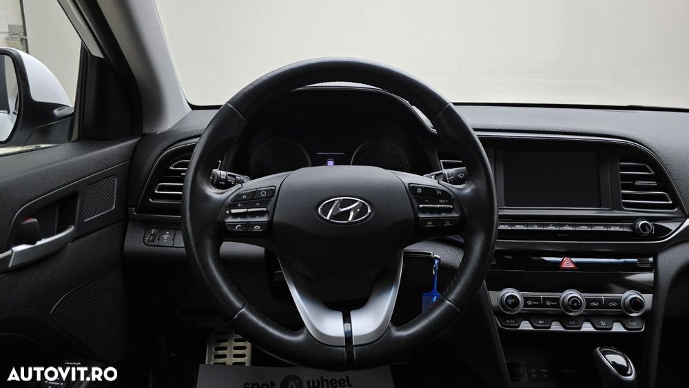 Hyundai Elantra - 15