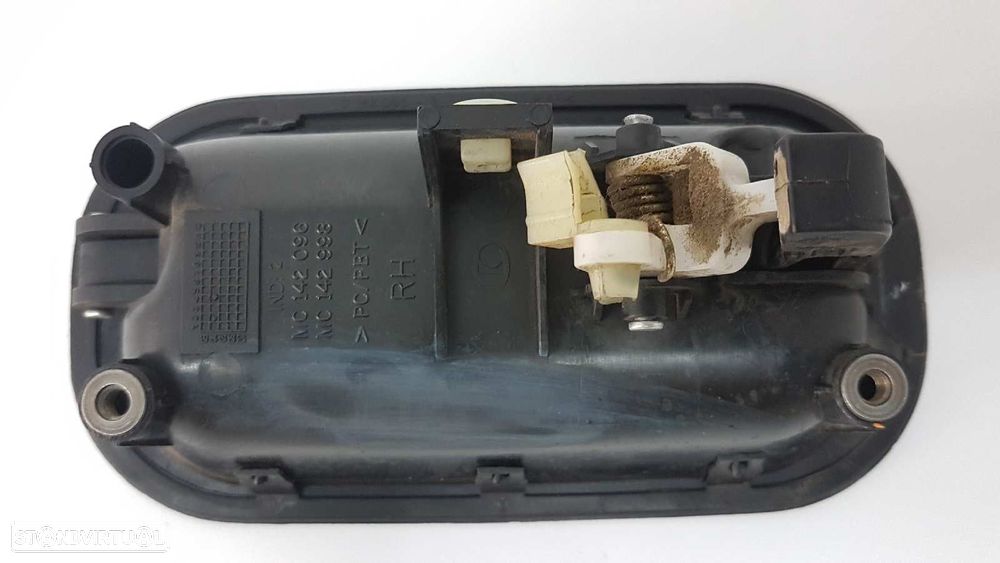 PUXADOR EXTERIOR FRENTE DIREITO MITSUBISHI CANTER 01/99 -> PR  35 CABINA INDIVID... - 2