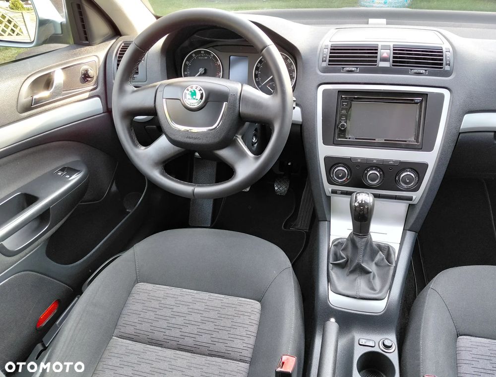 Skoda Octavia 1.6 Team Edition - 12