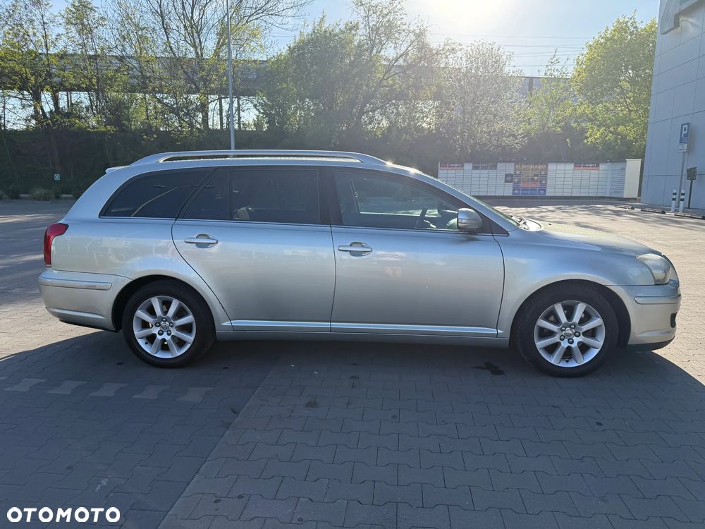 Toyota Avensis 1.8 VVT-i Automatik Sol - 9