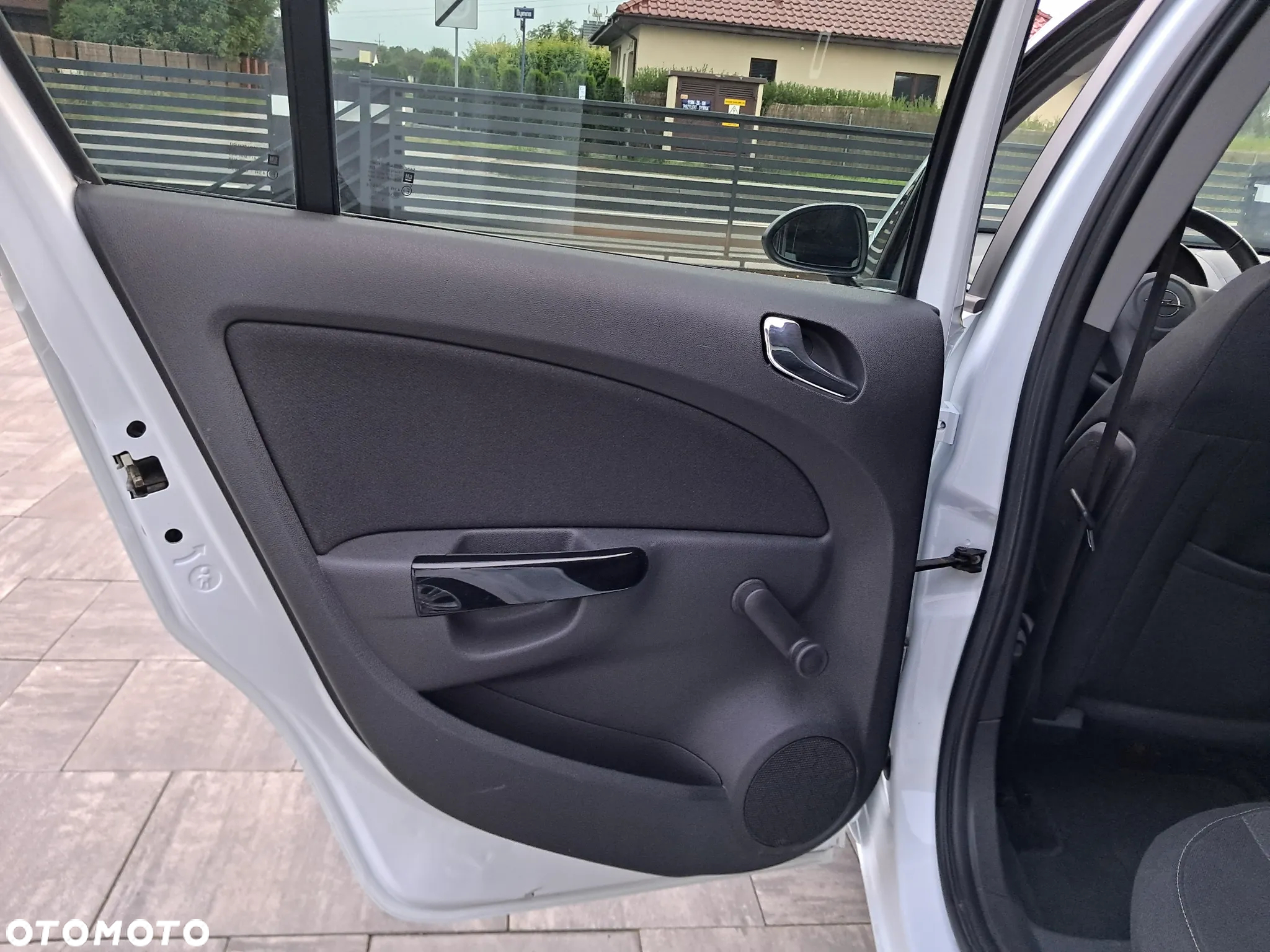 Opel Corsa 1.2 16V Cosmo - 25