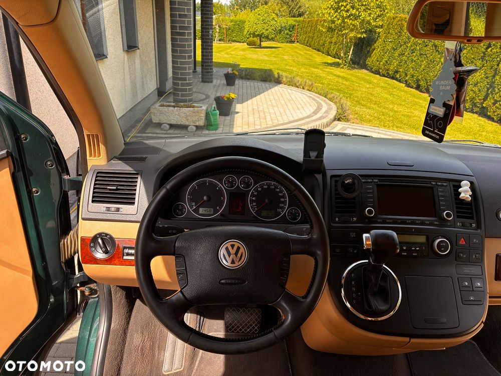 Volkswagen Multivan - 11