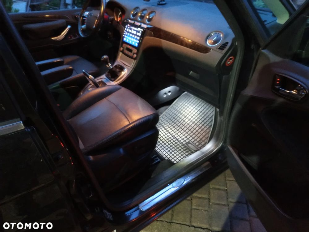 Ford Galaxy 2.0 TDCi Ghia - 26