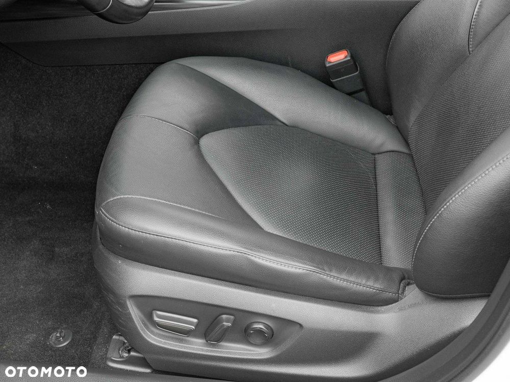 Toyota Camry - 12