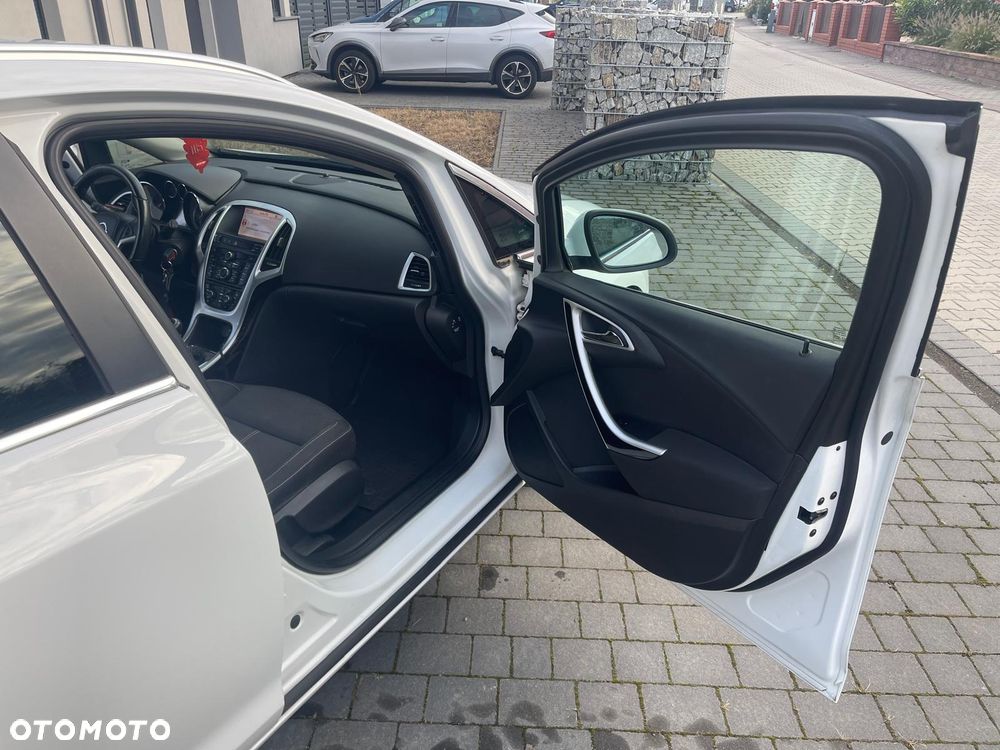 Opel Astra 1.6 Turbo - 11