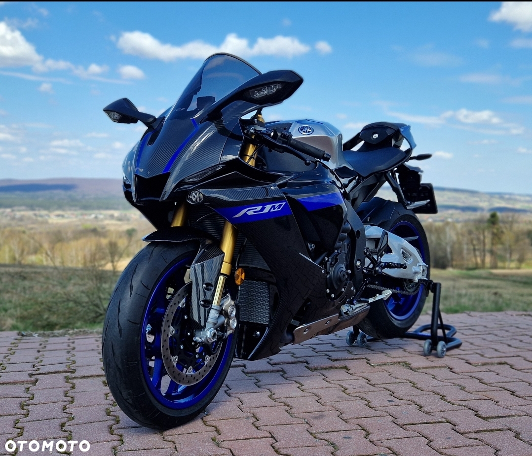 Yamaha R1 - 2
