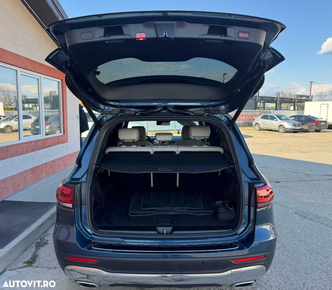 Mercedes-Benz GLB - 13