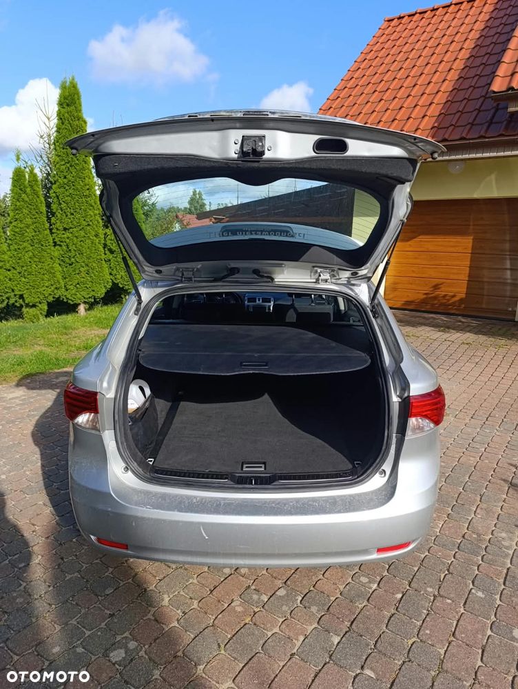 Toyota Avensis 2.0 D-4D Premium - 12
