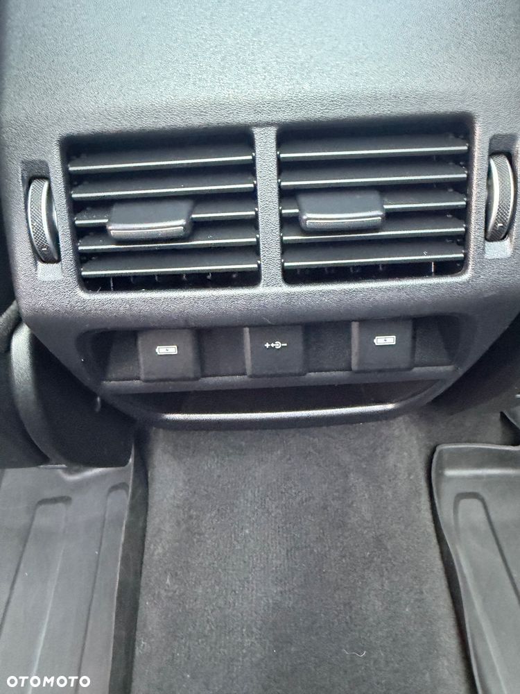 Land Rover Discovery Sport P250 HSE - 32