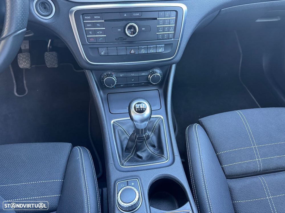 Mercedes-Benz GLA 200 Urban - 16