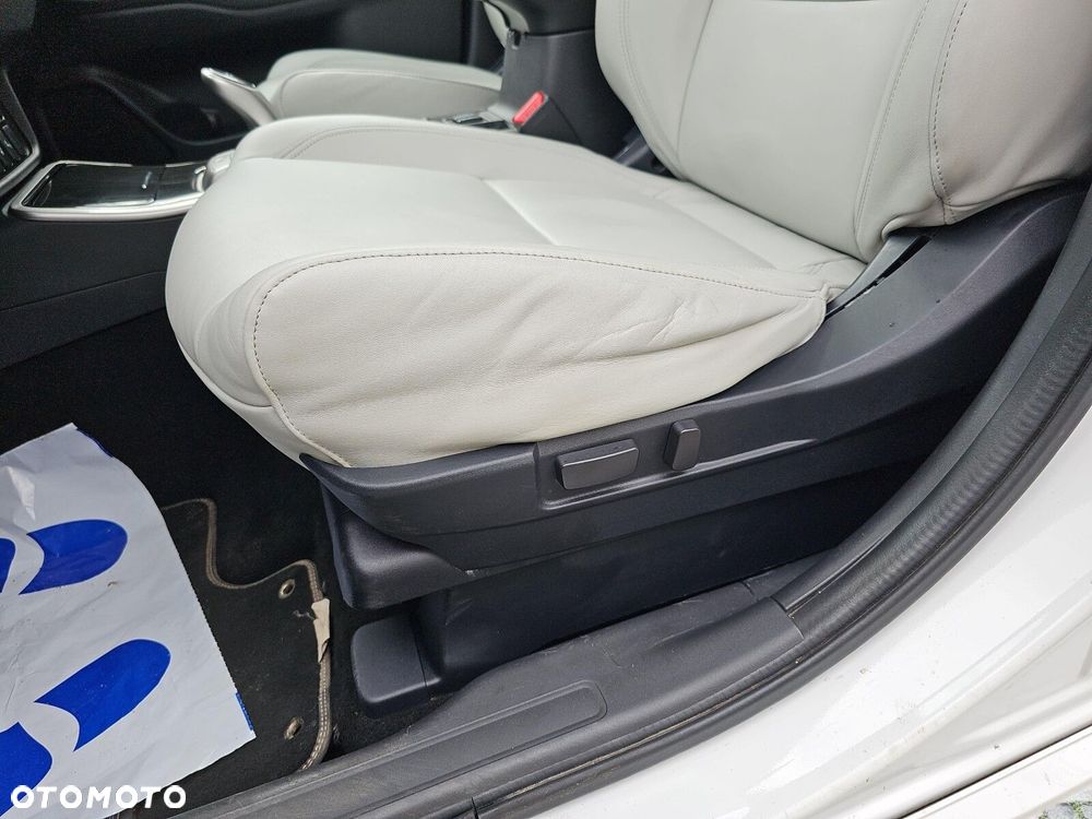 Mitsubishi Outlander - 21
