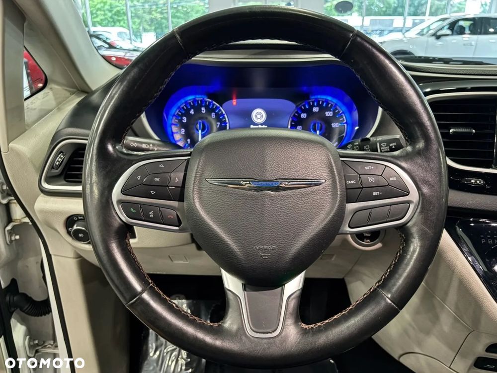 Chrysler Pacifica - 31