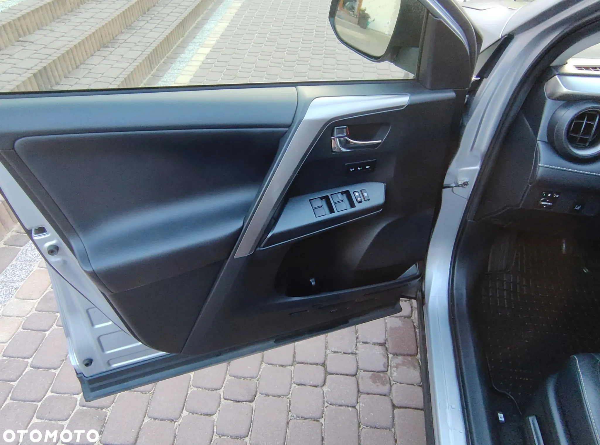 Toyota RAV4 Hybrid Premium 4x2 - 25