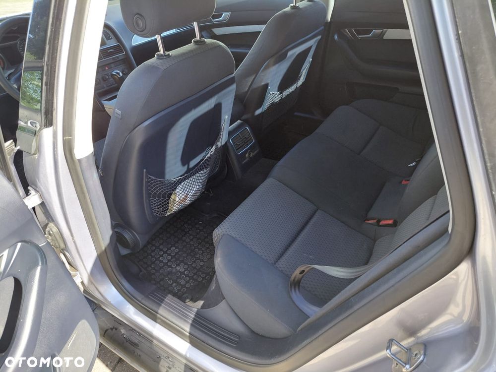 Audi A6 Limousine 2.4 - 8