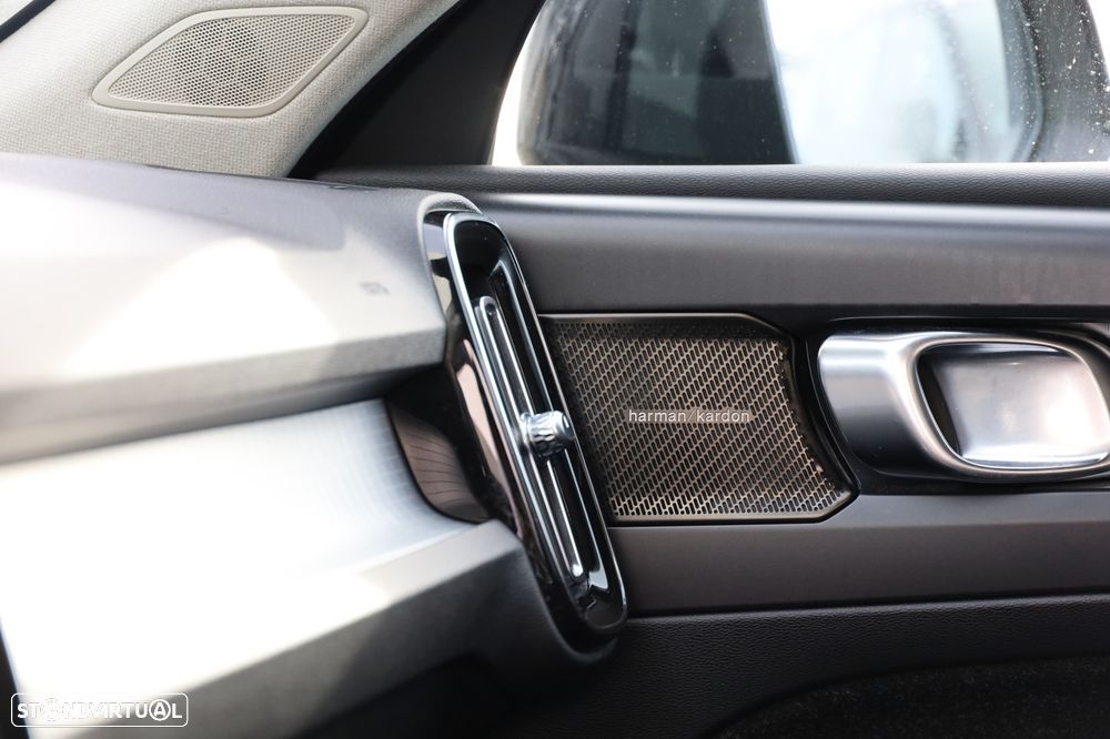 Volvo XC 40 2.0 D3 Momentum Geartronic - 27