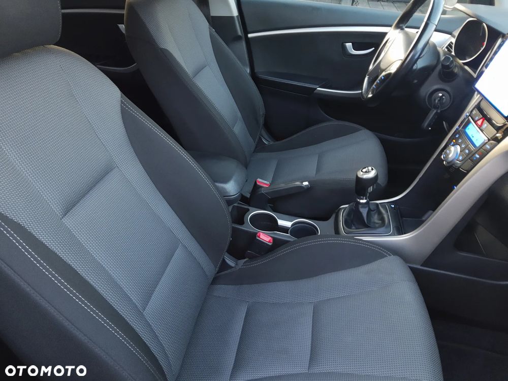 Hyundai i30 blue 1.6 CRDi Passion - 9