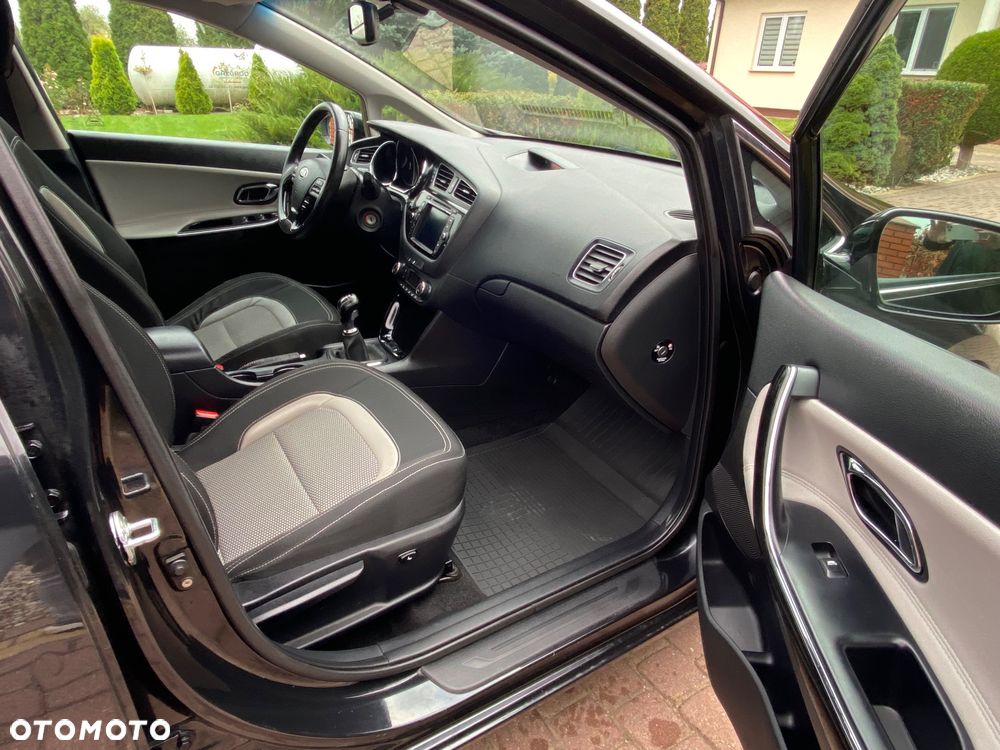 Kia Ceed - 11