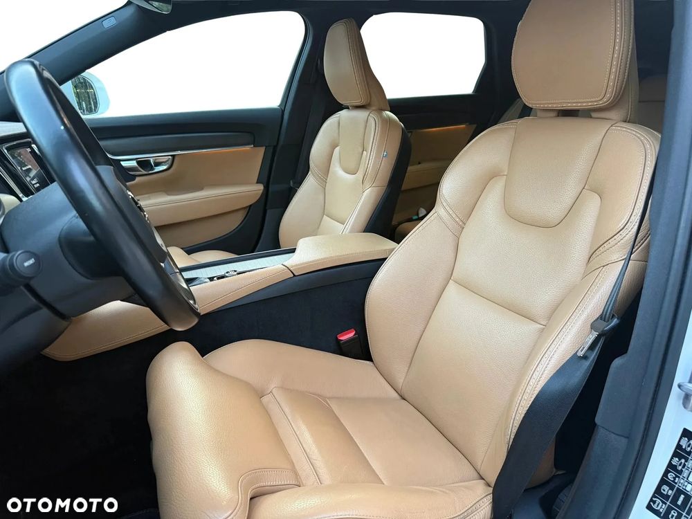 Volvo V90 D4 AWD Geartronic Momentum Pro - 10