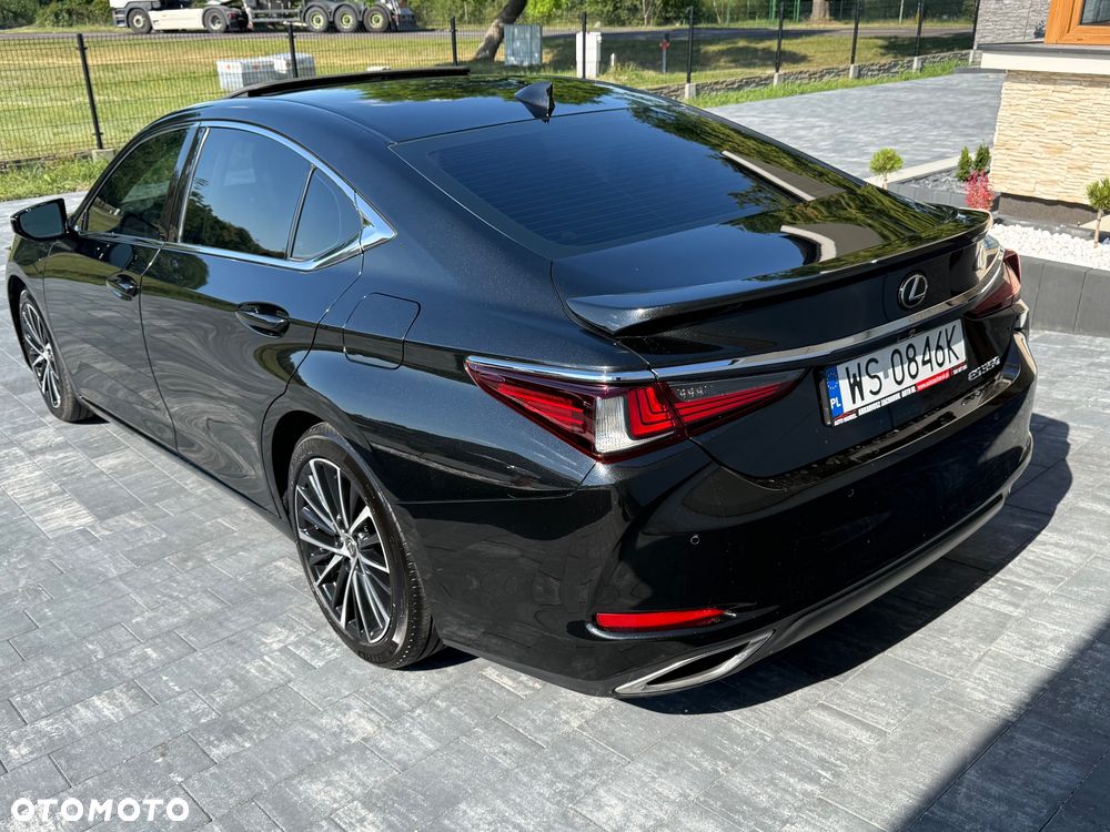 Lexus ES - 7