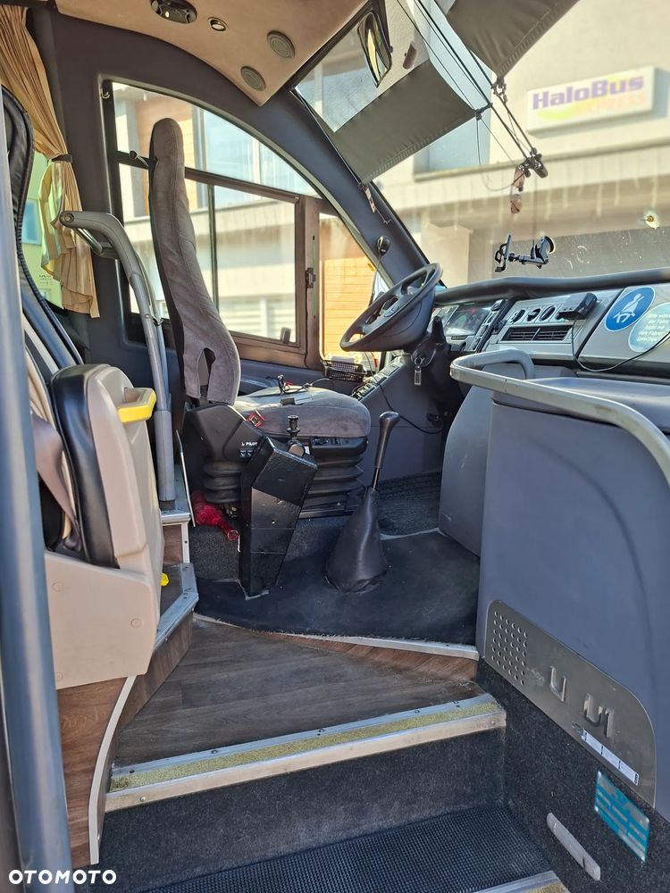 Mercedes-Benz 818 - 16