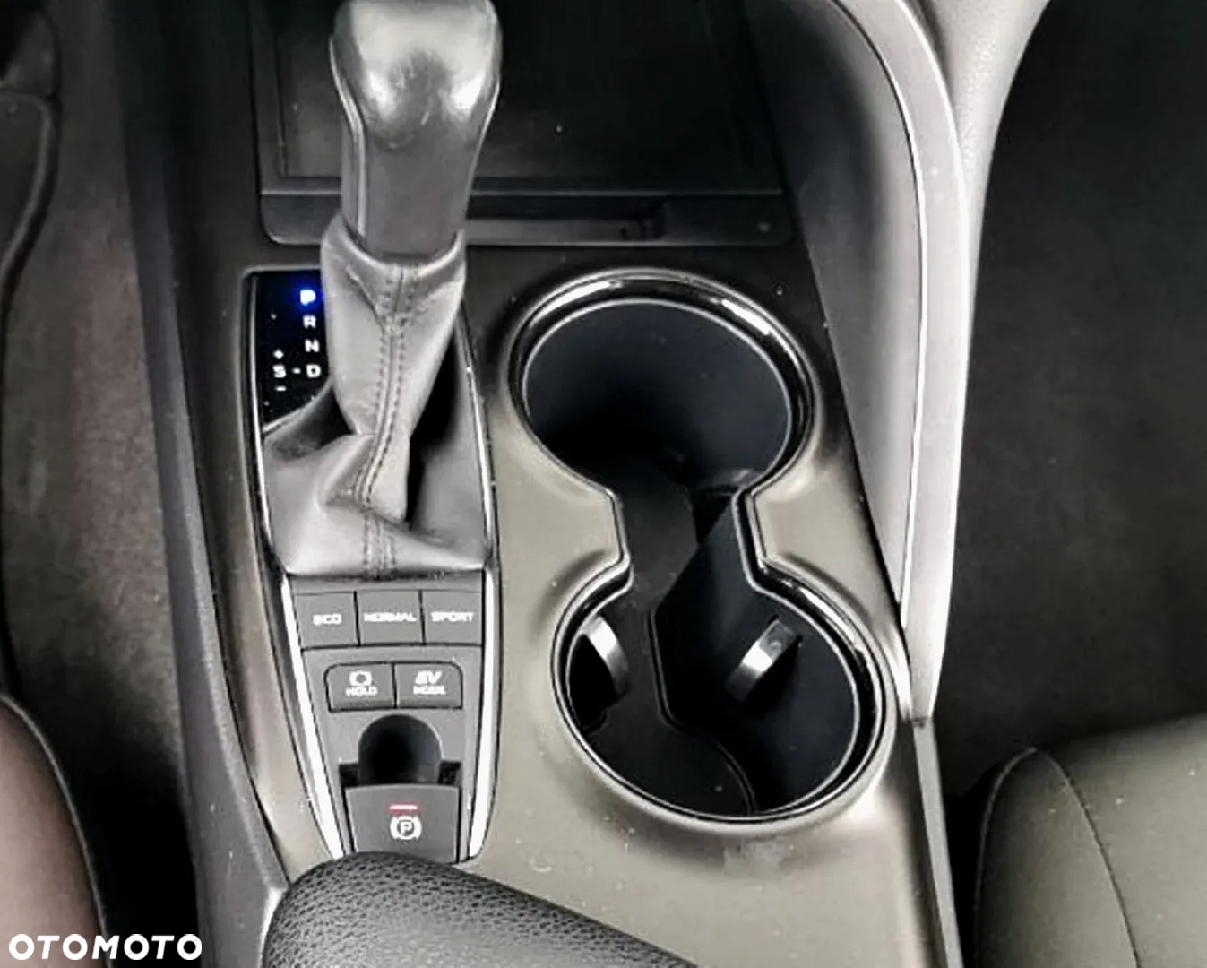 Toyota Camry 2.5 Hybrid Comfort CVT - 10