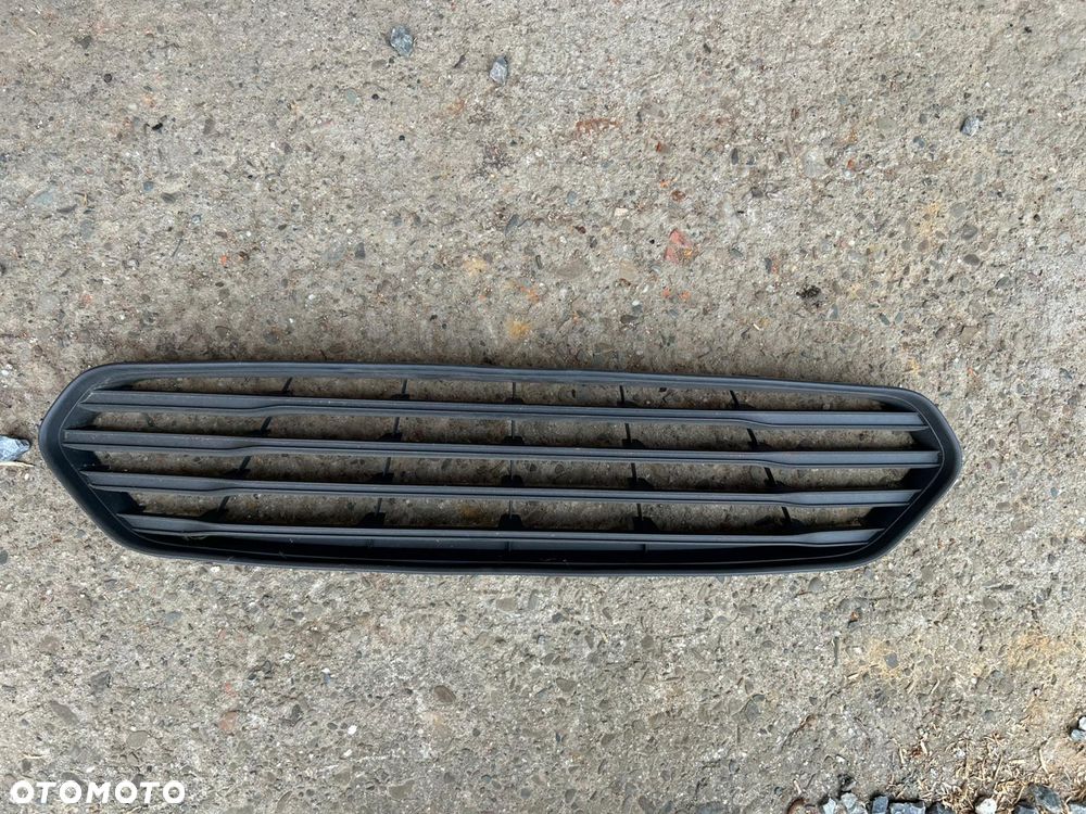 KRATKA ZDERZAKA PRZÓD ŚRODKOWA ET76-17B968-ACW Ford Transit Courier I - 1