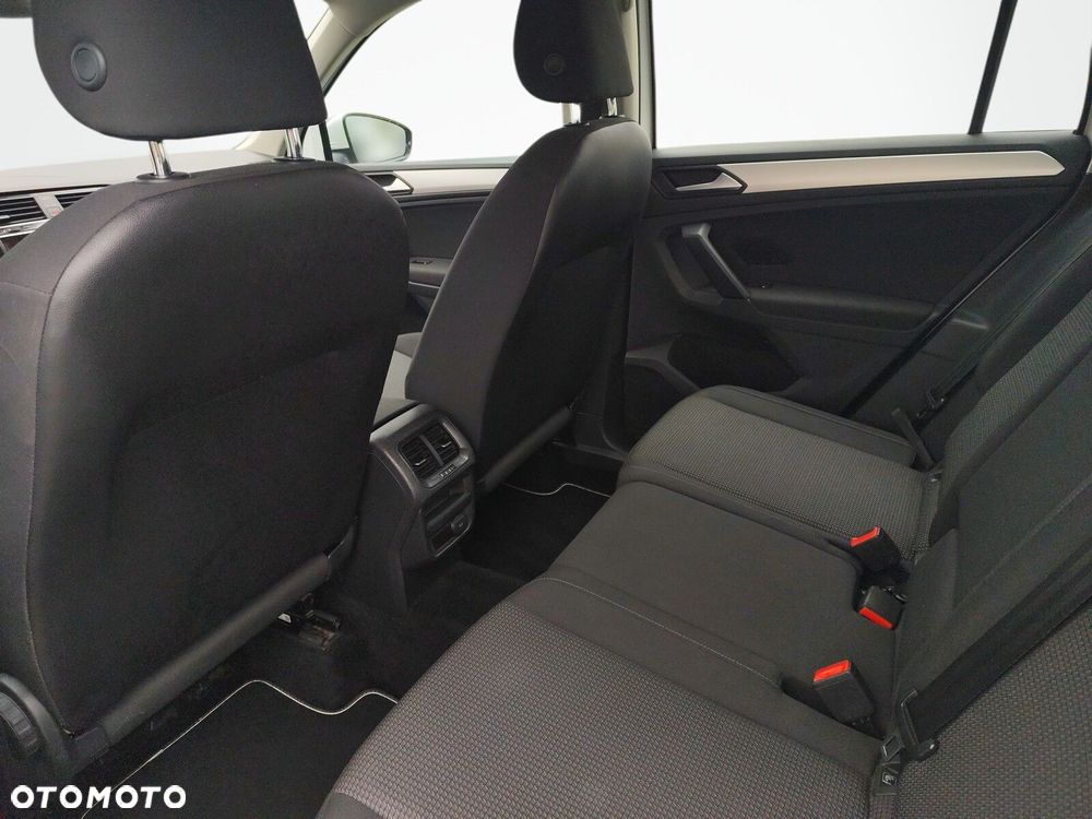 Volkswagen Tiguan - 12