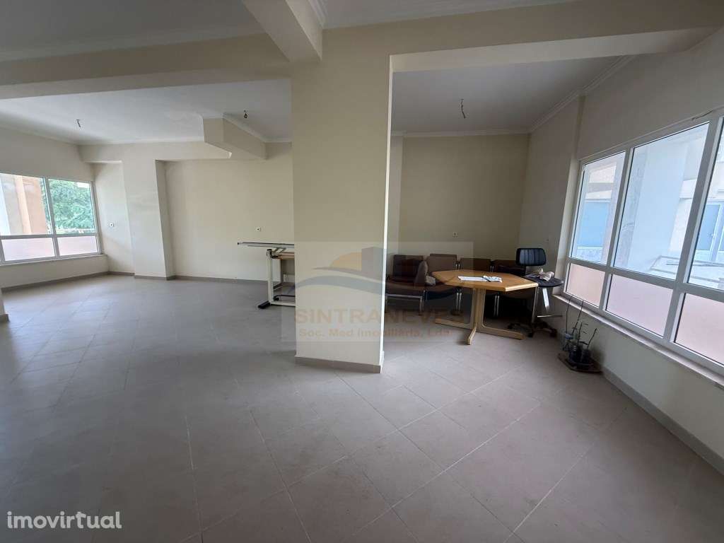 Loja à Venda - 80 m² | Amadora |1 Box | Arrecadação - Grande imagem: 4/9