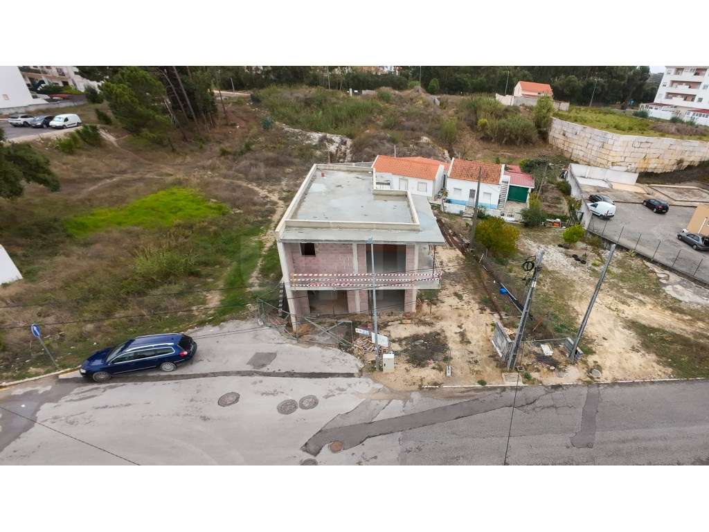 Moradia T4 Nova, para venda a 5min. do centro das Caldas da Rainha - Grande imagem: 2/17