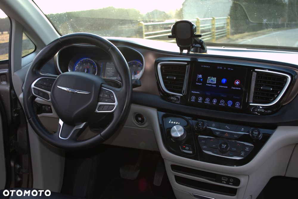 Chrysler Pacifica - 5