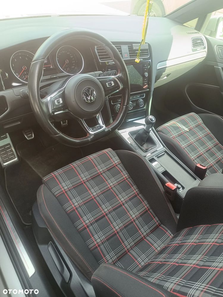 Volkswagen Golf - 9
