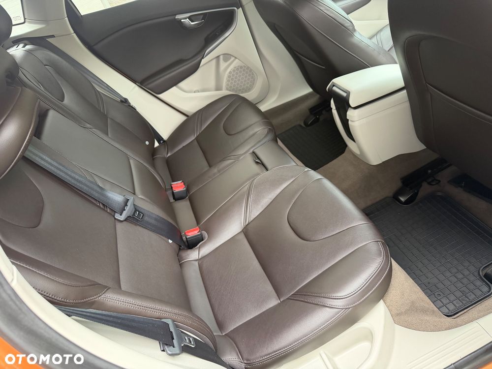 Volvo V40 T3 R Design - 26