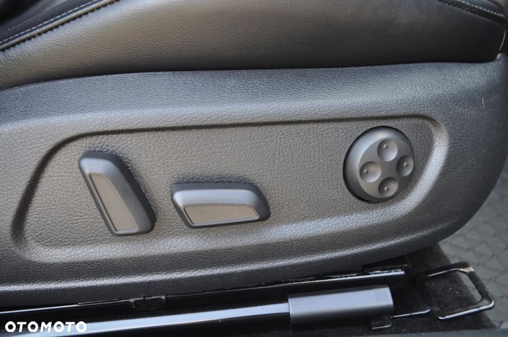 Volkswagen Passat Variant 2.0 TDI DPF Highline - 39