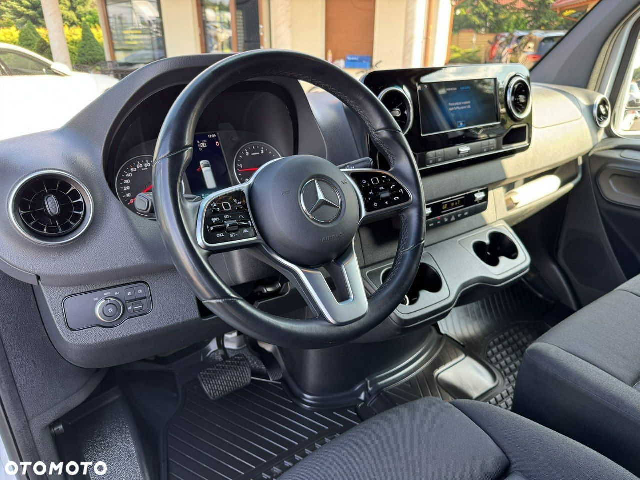 Mercedes-Benz Sprinter - 30